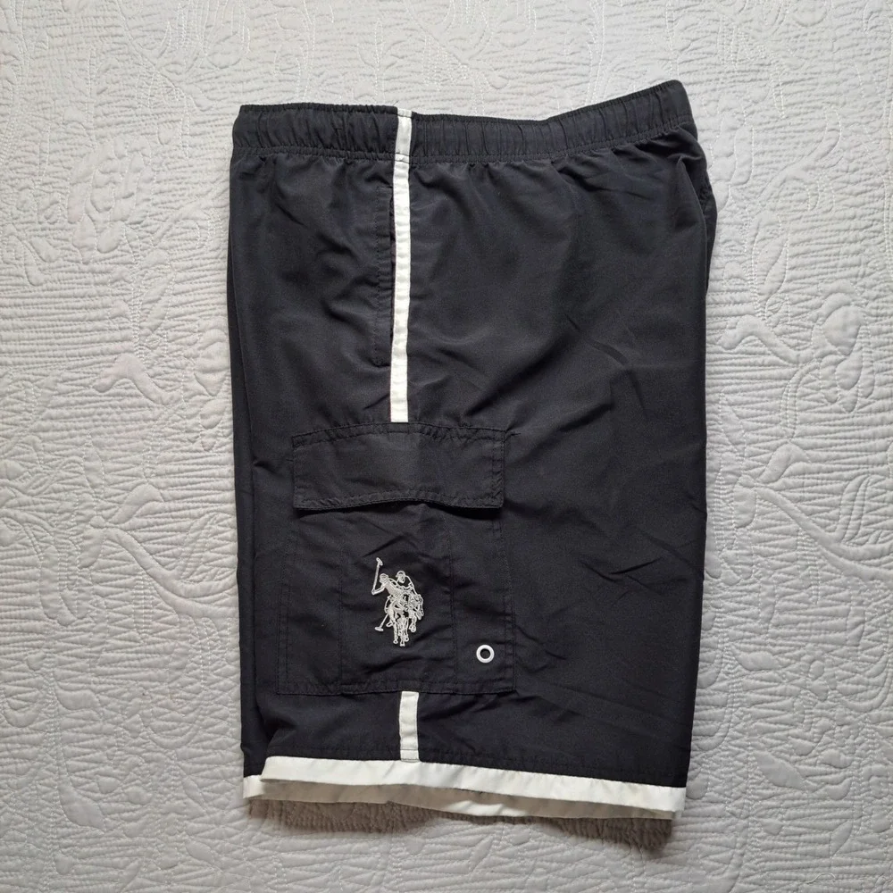 U.S. Polo Assn. Swim Trunks Mens 2XL Black Excellent Cargo Pockets Side Stripe